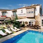 Signature Hotel *